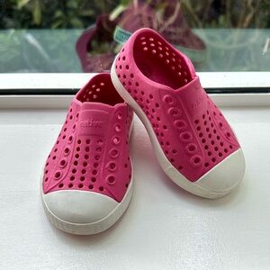Native Jefferson Child Pink Shoes Size C5